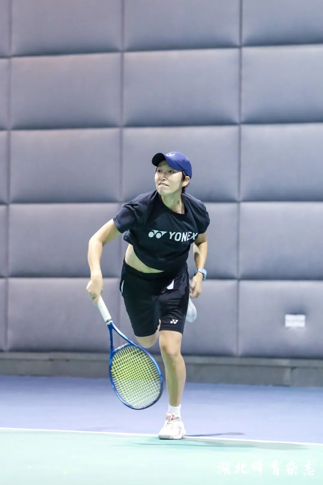 他不仅承担 他不仅承担